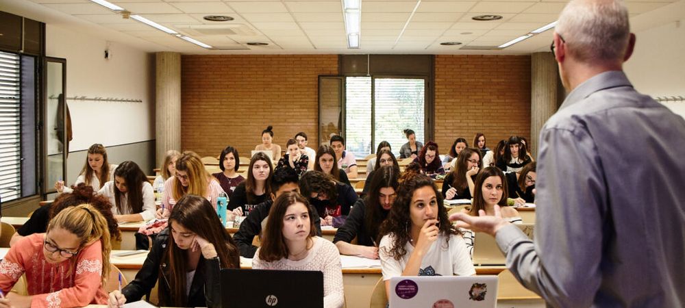 Cap a una nomenclatura universitària internacional: del lecturer al professor